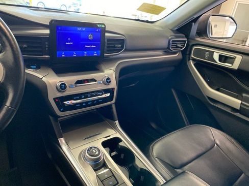 Certified 2022 Ford Explorer XLT w/ Equipment Group 202A image 15