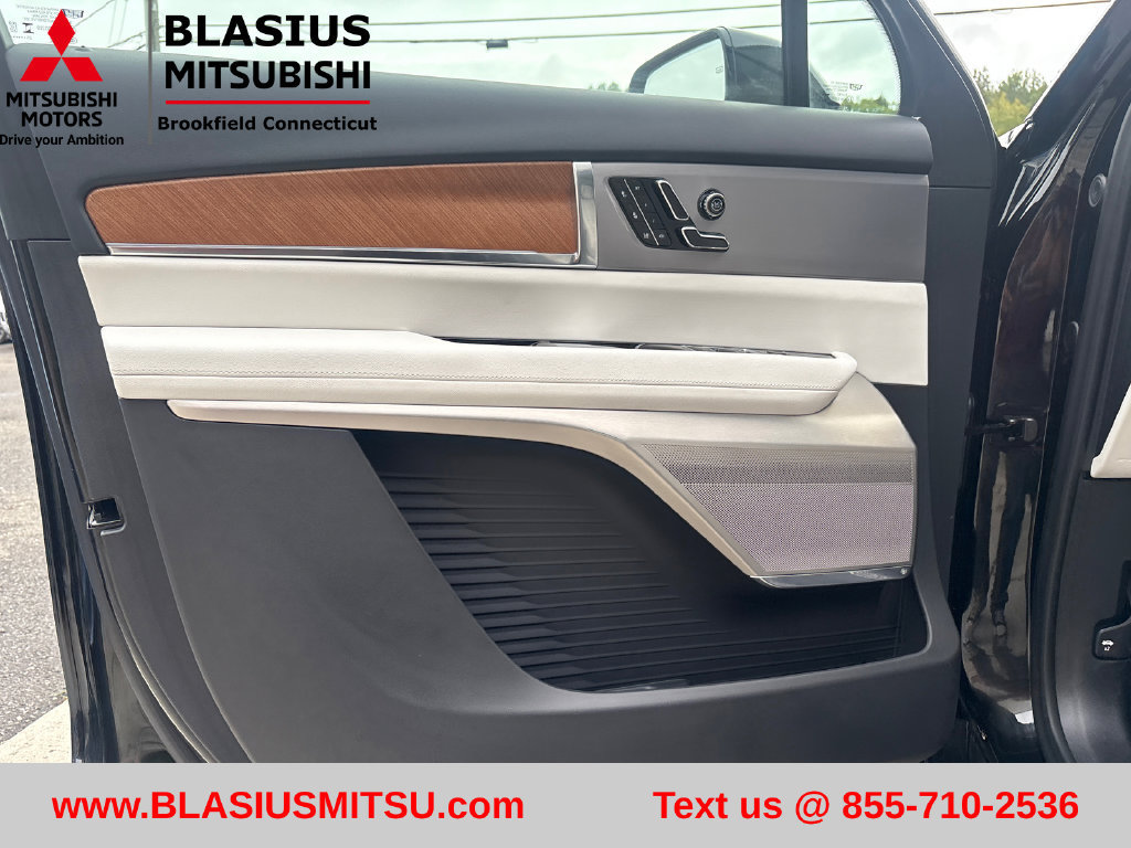 Used 2026 Cadillac Vistiq Sport AWD/4WD image 16
