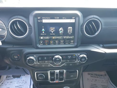 Used 2020 Jeep Gladiator Overland AWD/4WD image 21