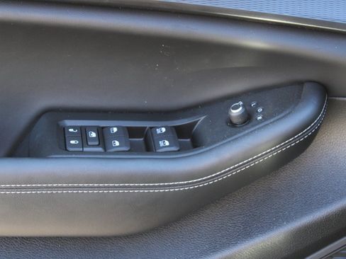 Used 2025 Jeep Grand Cherokee Laredo w/ Luxury Tech Group I image 10