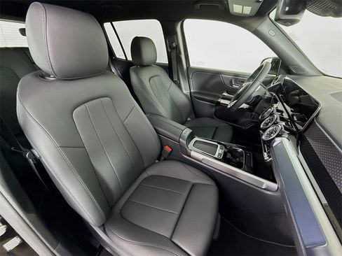 Used 2025 Mercedes-Benz GLB 250 4MATIC image 26