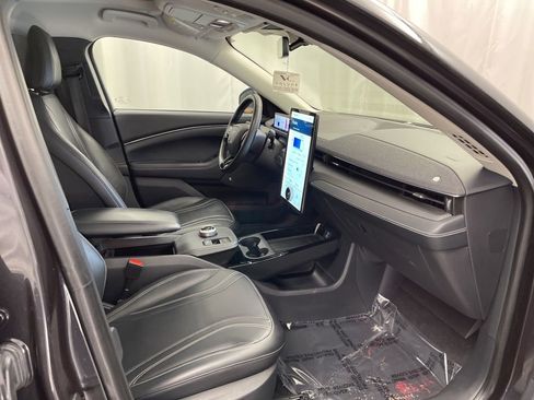 Used 2021 Ford Mustang Mach-E Premium image 28