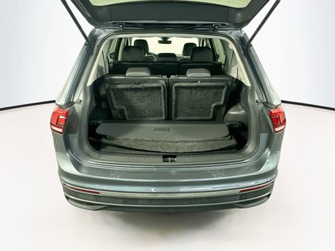 Used 2023 Volkswagen Tiguan SE FWD image 30
