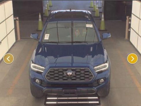 Used 2022 Toyota Tacoma TRD Off-Road w/ TRD Premium Off Road Package image 2