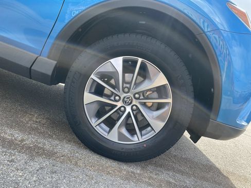 Used 2018 Toyota RAV4 LE AWD/4WD image 11