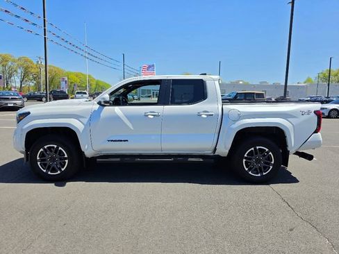Used 2024 Toyota Tacoma TRD Sport w/ TRD Sport Upgrade Package AWD/4WD image 4