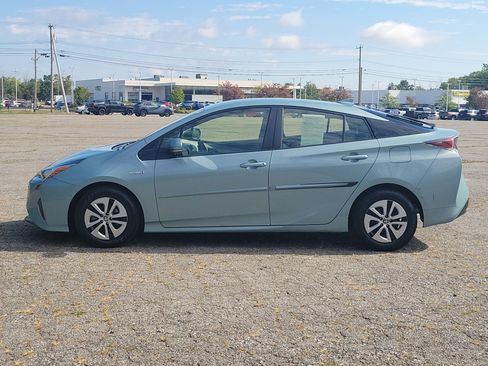 Used 2017 Toyota Prius Two w/ Prius Two Safety Plus Package FWD image 8