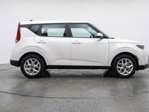 Used 2025 Kia Soul LX w/ LX Technology Package image 11