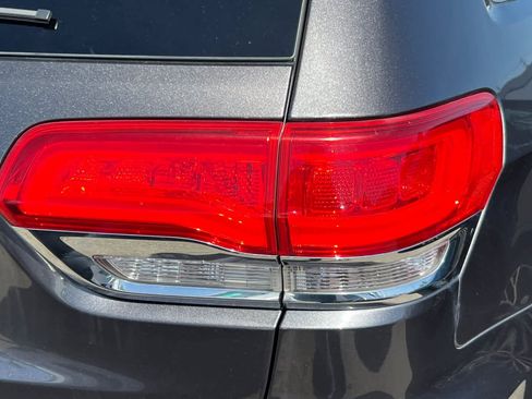 Used 2014 Jeep Grand Cherokee Overland w/ Advanced Technology Group image 18