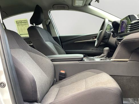 Used 2025 Toyota Camry LE FWD image 12