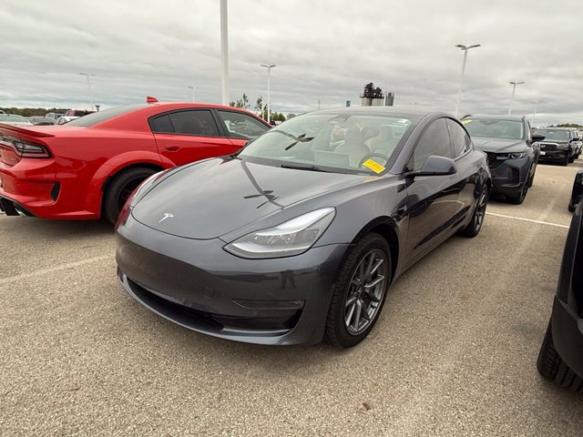 Used 2022 Tesla Model 3 Long Range AWD/4WD image 3