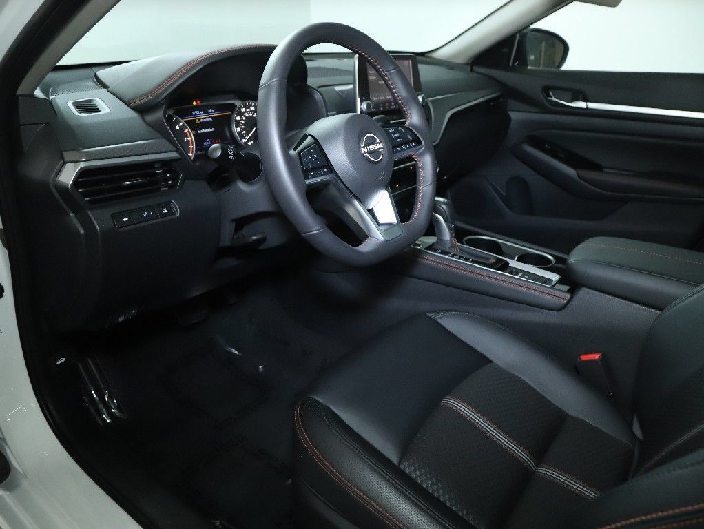 Certified 2025 Nissan Altima 2.5 SR AWD/4WD image 17