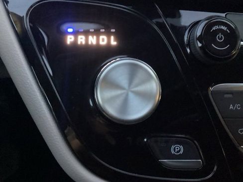 Used 2023 Chrysler Voyager LX image 28