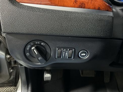 Used 2012 Chrysler 300 Limited RWD image 26