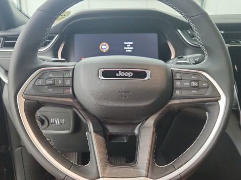New 2025 Jeep Grand Cherokee L Limited image 6