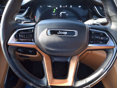Used 2025 Jeep Grand Cherokee L Summit AWD/4WD image 14
