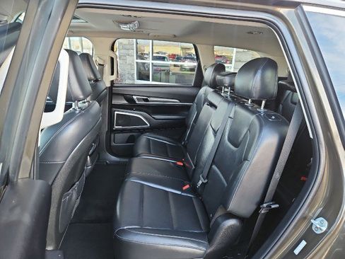 Used 2020 Kia Telluride S w/ S 8 Passenger Seating Package image 25
