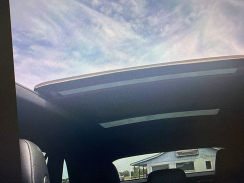 Used 2020 Volkswagen Atlas Cross Sport SE w/ Panoramic Sunroof Package FWD image 21