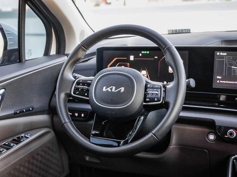 Used 2026 Kia Carnival SX image 16