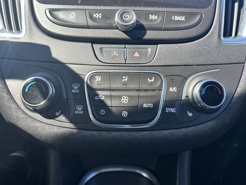 Used 2020 Chevrolet Malibu LT FWD image 27