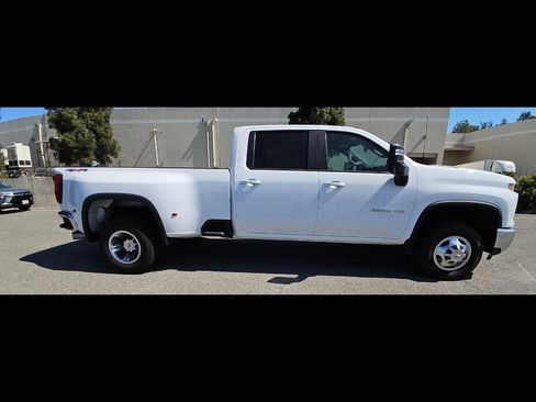 Used 2024 Chevrolet Silverado 3500 LT w/ Safety Package AWD/4WD image 9