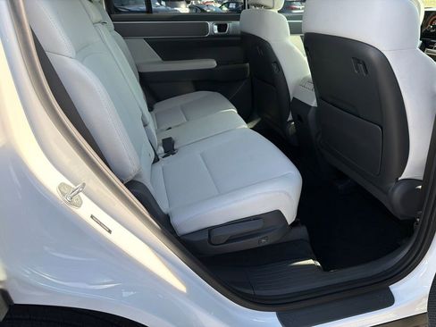 Used 2025 Hyundai Santa Fe SE w/ Tow & Go Package FWD image 15