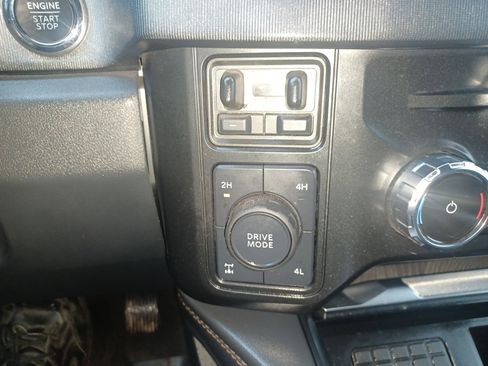 Used 2024 Ford F250 Platinum image 36