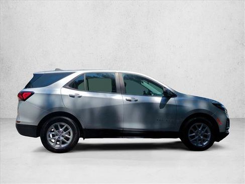 Used 2022 Chevrolet Equinox LS w/ Driver Confidence II Package FWD image 4