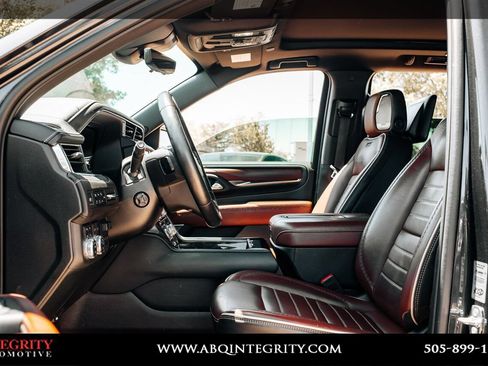 Used 2023 GMC Yukon XL Denali Ultimate AWD/4WD image 17
