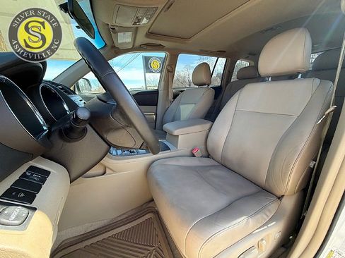 Used 2010 Toyota Highlander SE image 12
