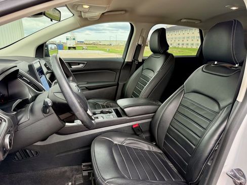 Used 2024 Ford Edge SE w/ Black Appearance Package image 11