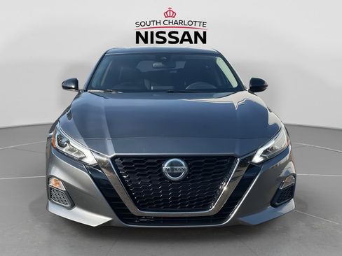 Used 2021 Nissan Altima 2.5 SR w/ SR Premium Package FWD image 2