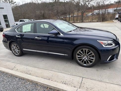 Used 2017 Lexus LS 460 AWD image 2