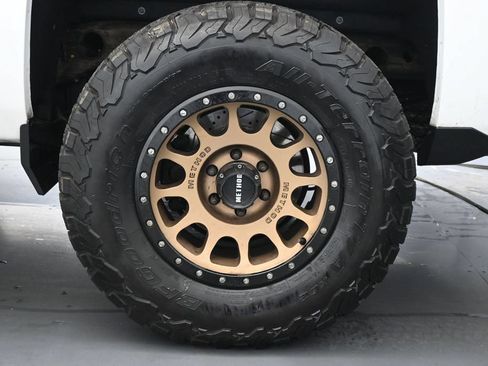 Used 2018 Chevrolet Silverado 1500 LTZ AWD/4WD image 20