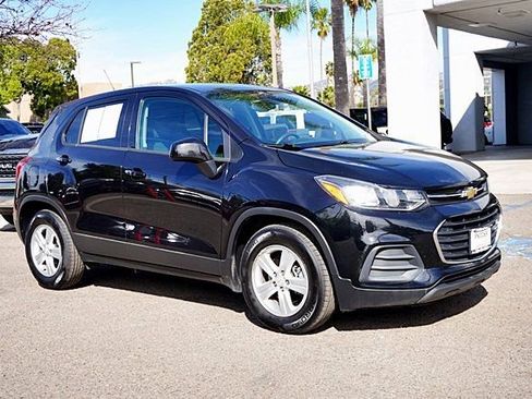 Used 2021 Chevrolet Trax LS w/ Tint and Cruise Package FWD image 6