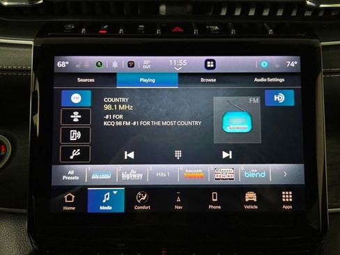 Used 2023 Jeep Grand Cherokee Limited w/ Black Appearance Package image 23