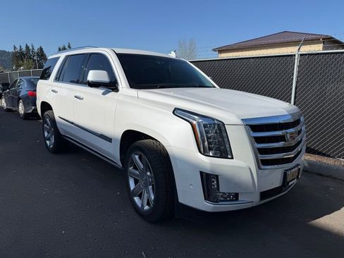 Used 2017 Cadillac Escalade Premium Luxury AWD/4WD image 2