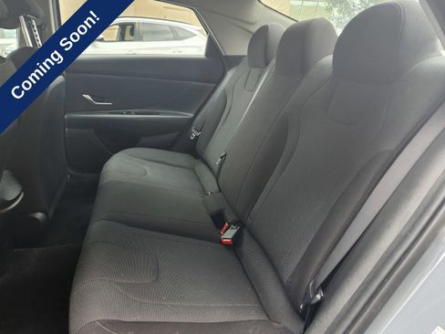 Used 2021 Hyundai Elantra SE FWD image 19