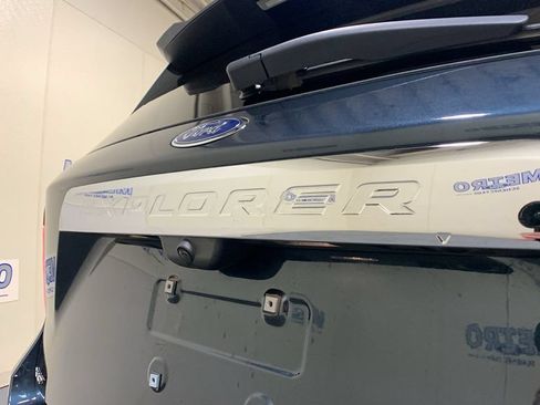 Used 2024 Ford Explorer XLT w/ Equipment Group 202A AWD/4WD image 17