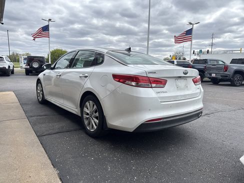 Used 2018 Kia Optima EX w/ Premium Package FWD image 2