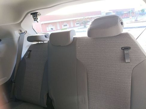 Used 2024 Toyota Sienna LE FWD image 30