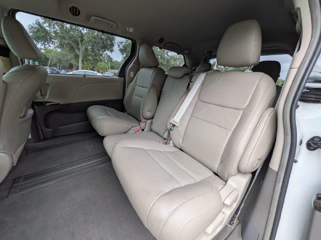 Used 2017 Toyota Sienna XLE Premium FWD image 15