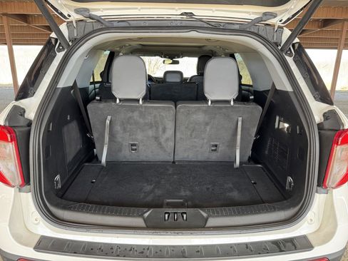 Used 2023 Ford Explorer XLT w/ Equipment Group 202A image 31