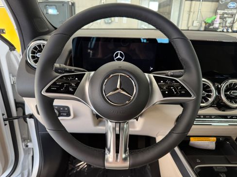 New 2026 Mercedes-Benz GLB 250 4MATIC image 9