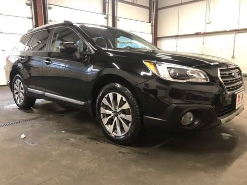 Used 2017 Subaru Outback 2.5i Touring image 2