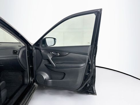 Used 2020 Nissan Rogue SV FWD image 31
