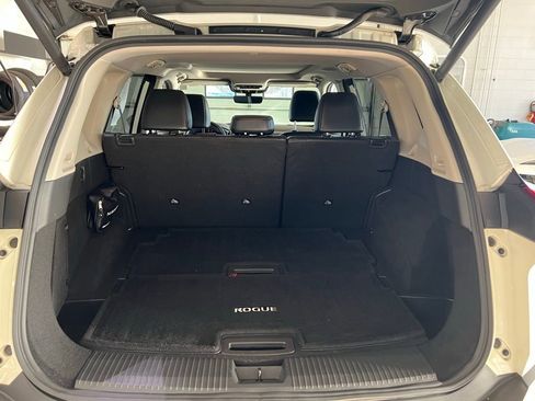 Used 2023 Nissan Rogue SL image 10