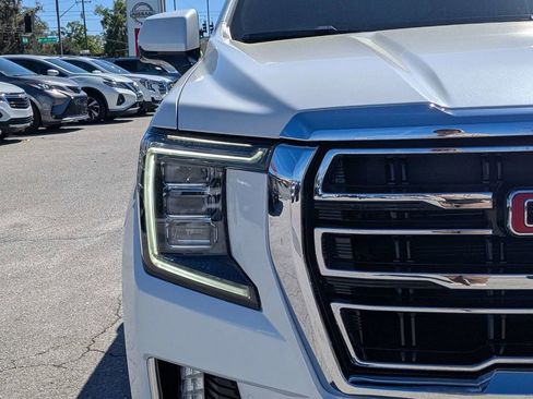 Used 2021 GMC Yukon XL SLT w/ SLT Premium Package image 9