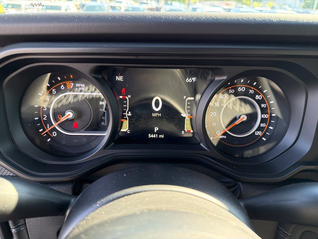 Used 2025 Jeep Gladiator Mojave w/ Convenience Group AWD/4WD image 25
