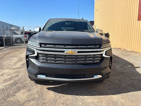 Used 2023 Chevrolet Suburban Premier image 2